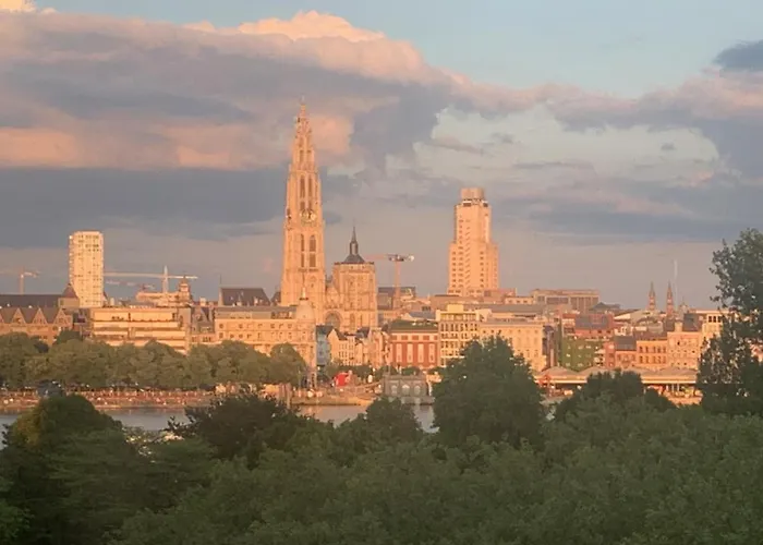 Apartment Linkerover- City Centre & Cathedral View